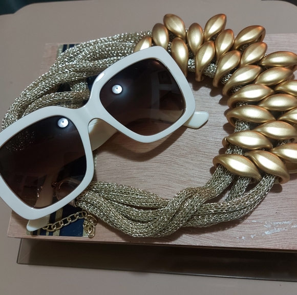2/$50 Set of necklace and sunglasses - Picture 1 of 4